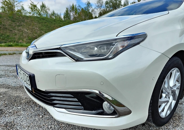 Toyota Auris cena 59900 przebieg: 130000, rok produkcji 2015 z Jaworzno małe 277